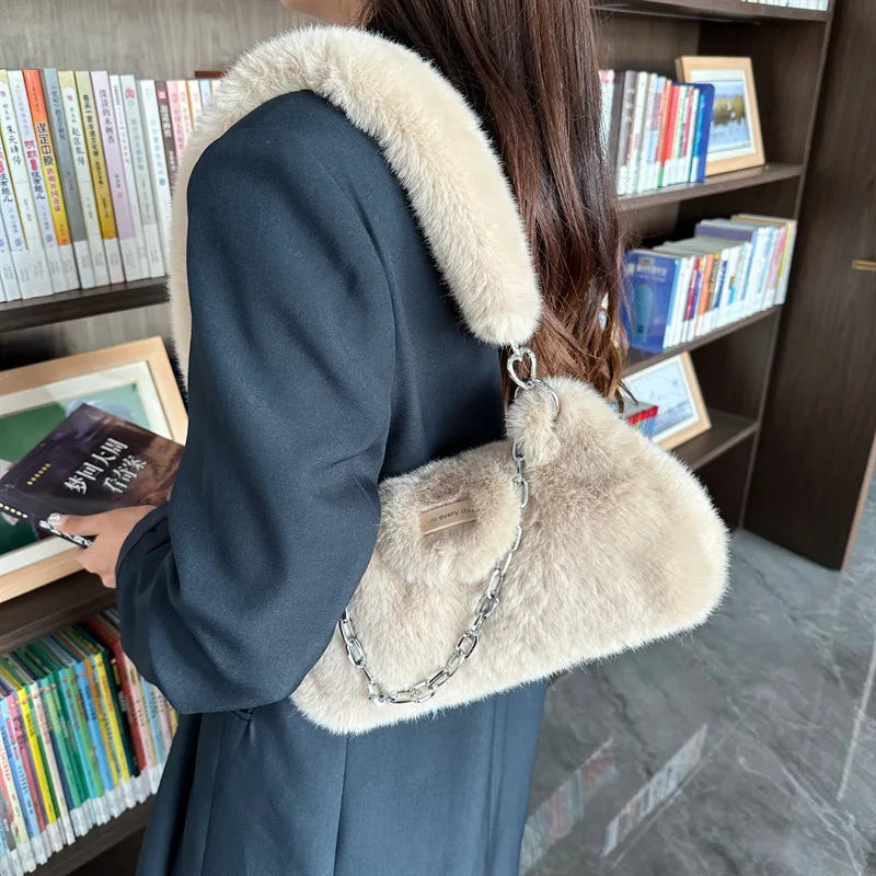 Sac à main pour femme unie – sac d’épaule élégant et doux, style luxe, avec chaîne. Nouveau sac sous l’aisselle simple et chic pour femme.