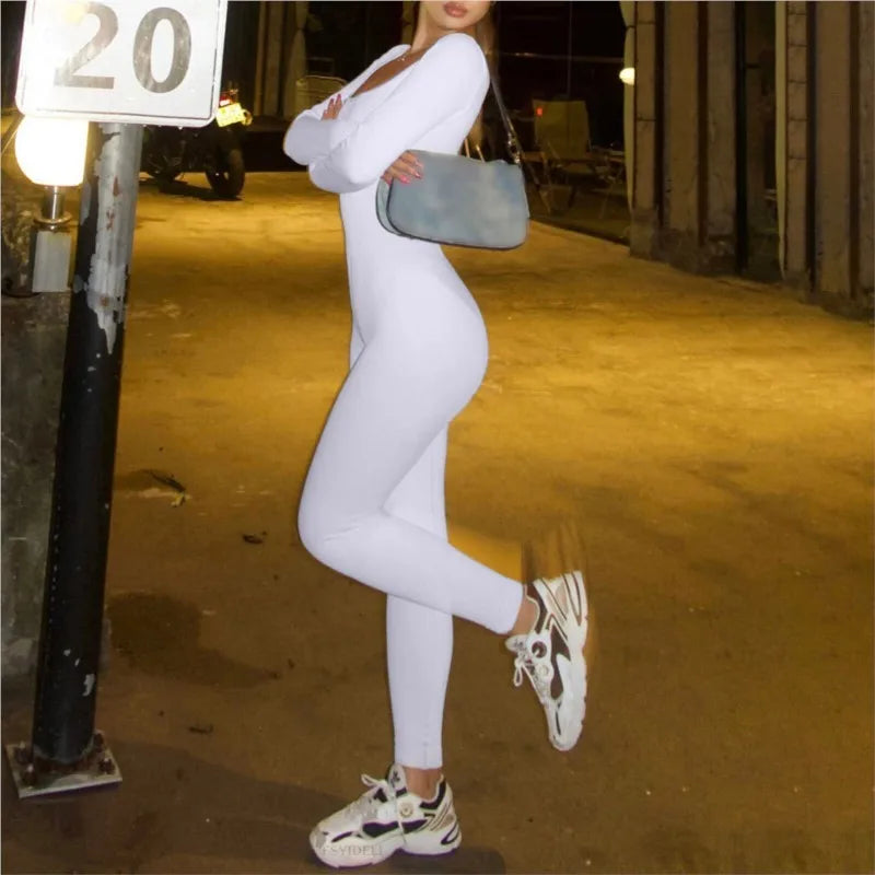 Combinaison élégante pour femme automne-hiver – combinaison moulante à manches longues, en maille côtelée unie, col carré style Y2K. Tenue ajustée et sportive.