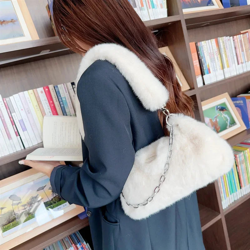 Sac à main pour femme unie – sac d’épaule élégant et doux, style luxe, avec chaîne. Nouveau sac sous l’aisselle simple et chic pour femme.