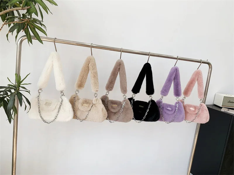 Sac à main pour femme unie – sac d’épaule élégant et doux, style luxe, avec chaîne. Nouveau sac sous l’aisselle simple et chic pour femme.