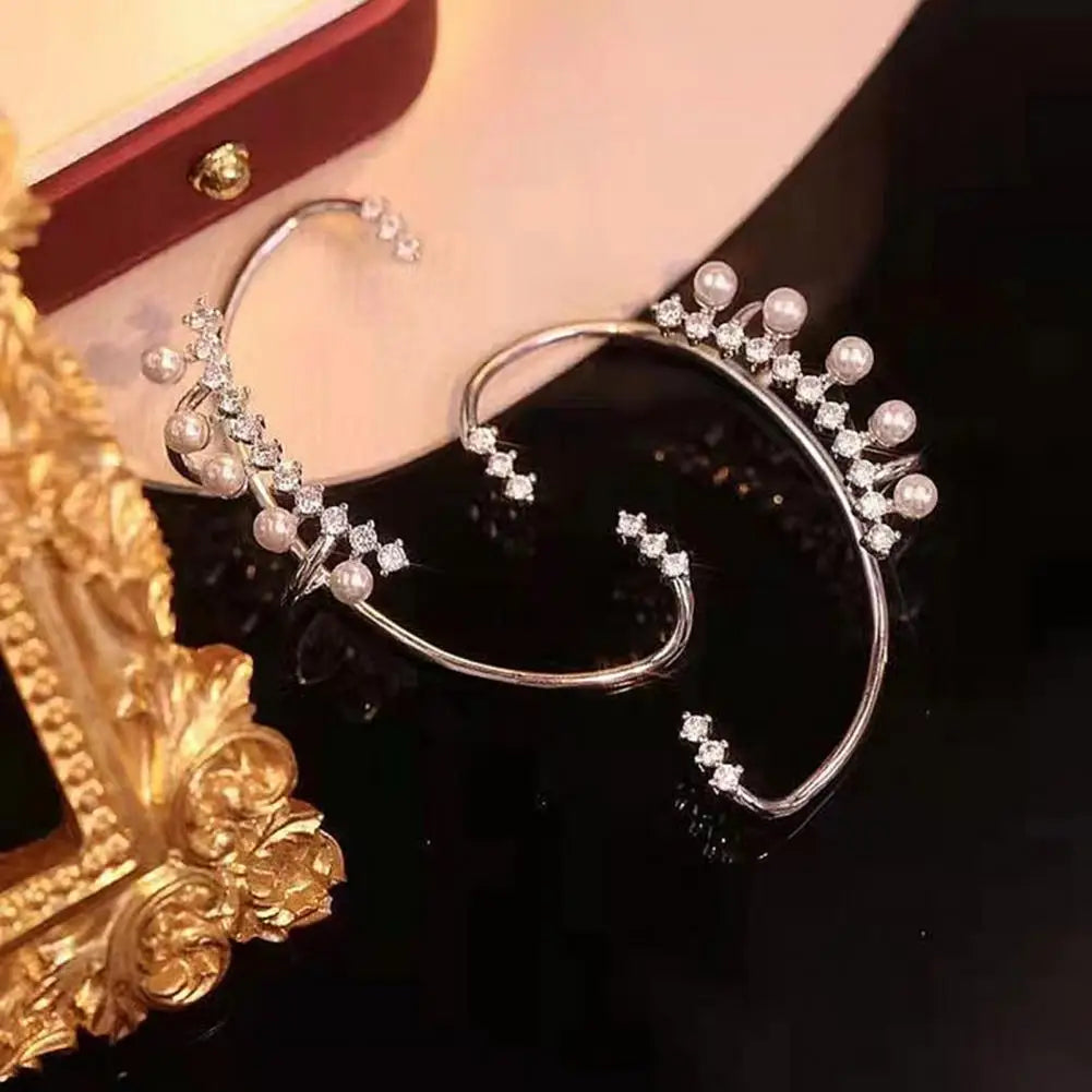 Cuff d’oreille pour femme avec fausse perle – bijou d’oreille élégant orné de strass et de fausses perles, clip antidérapant en acier inoxydable, style grimpeur pour femme.