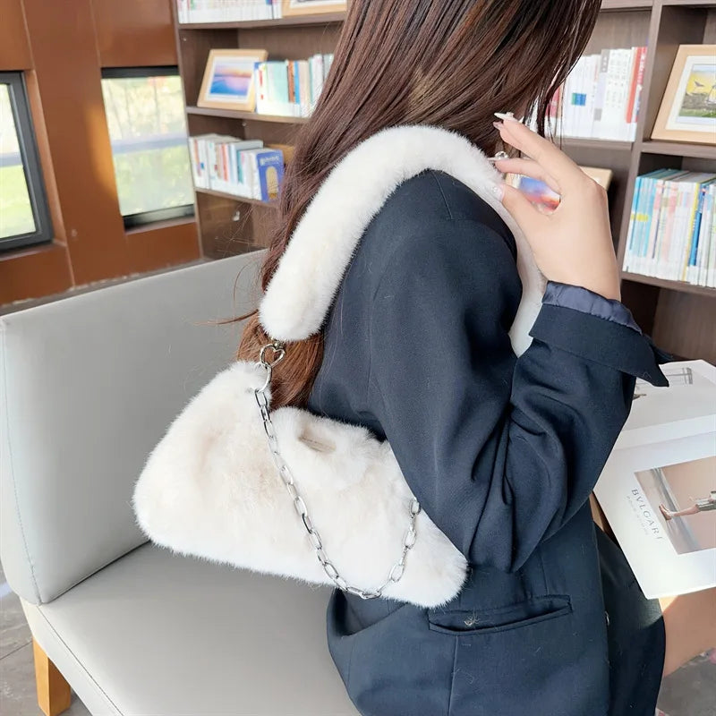 Sac à main pour femme unie – sac d’épaule élégant et doux, style luxe, avec chaîne. Nouveau sac sous l’aisselle simple et chic pour femme.